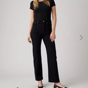Levi’s Ribcage Straight Ankle size 31, length 27. Color black